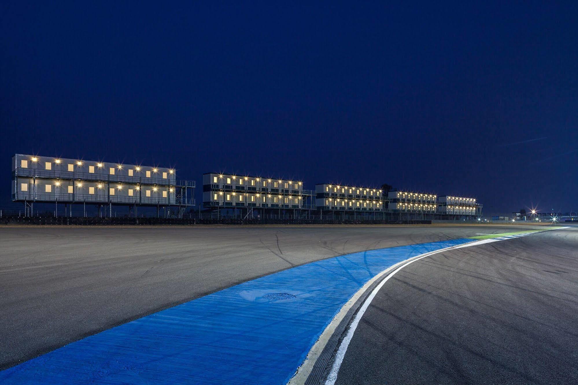 Bric Box Hotel Buri Ram Zewnętrze zdjęcie
