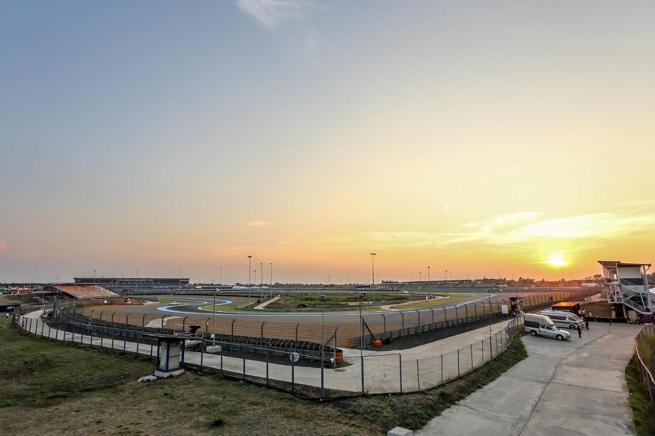 Bric Box Hotel Buri Ram Zewnętrze zdjęcie