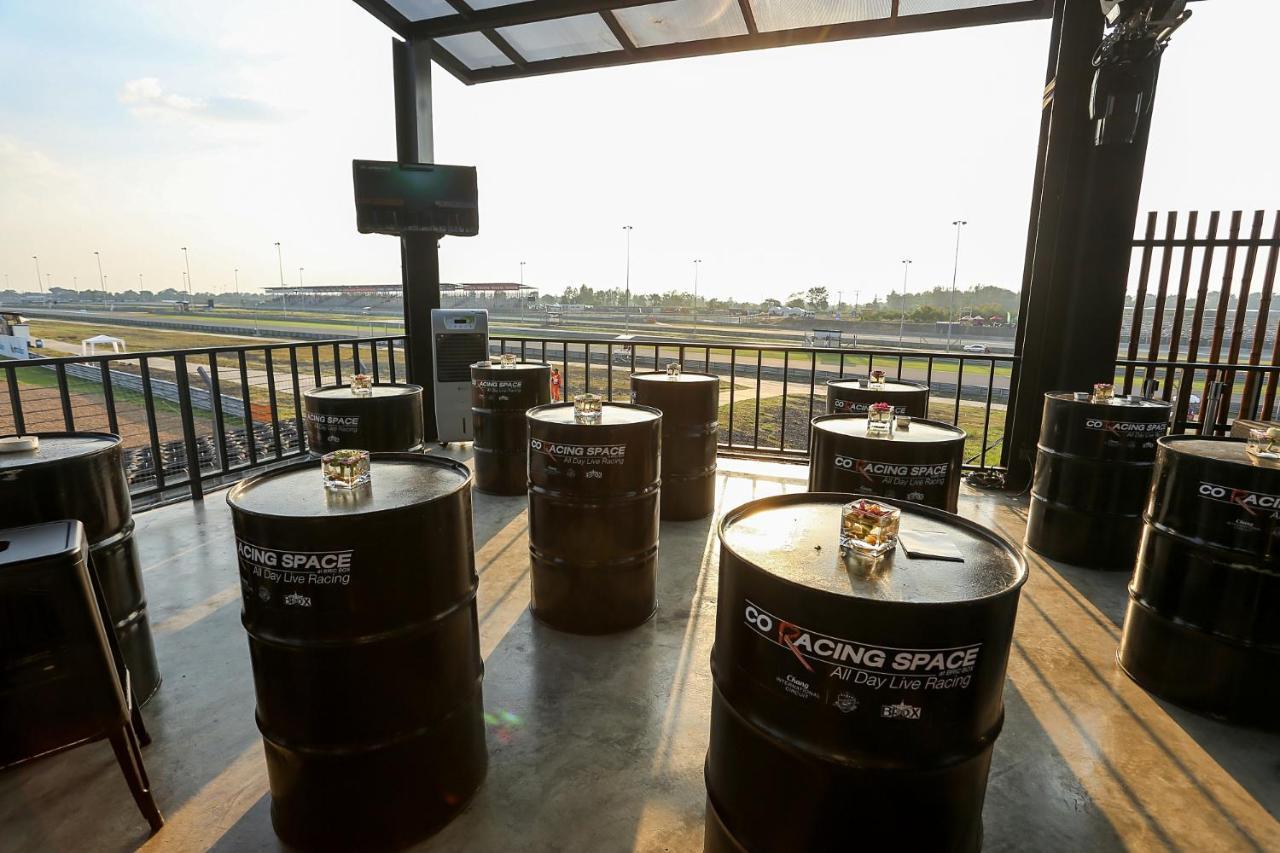 Bric Box Hotel Buri Ram Zewnętrze zdjęcie