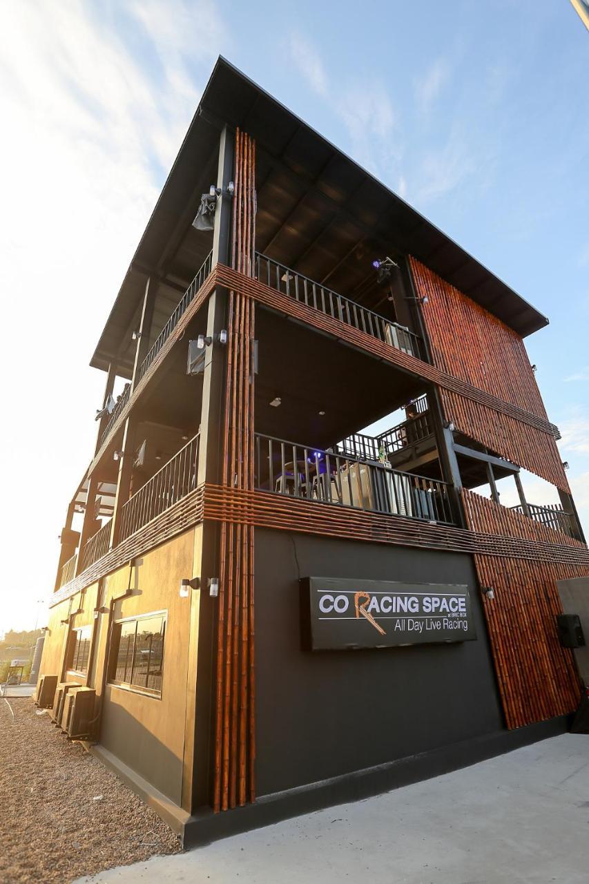 Bric Box Hotel Buri Ram Zewnętrze zdjęcie