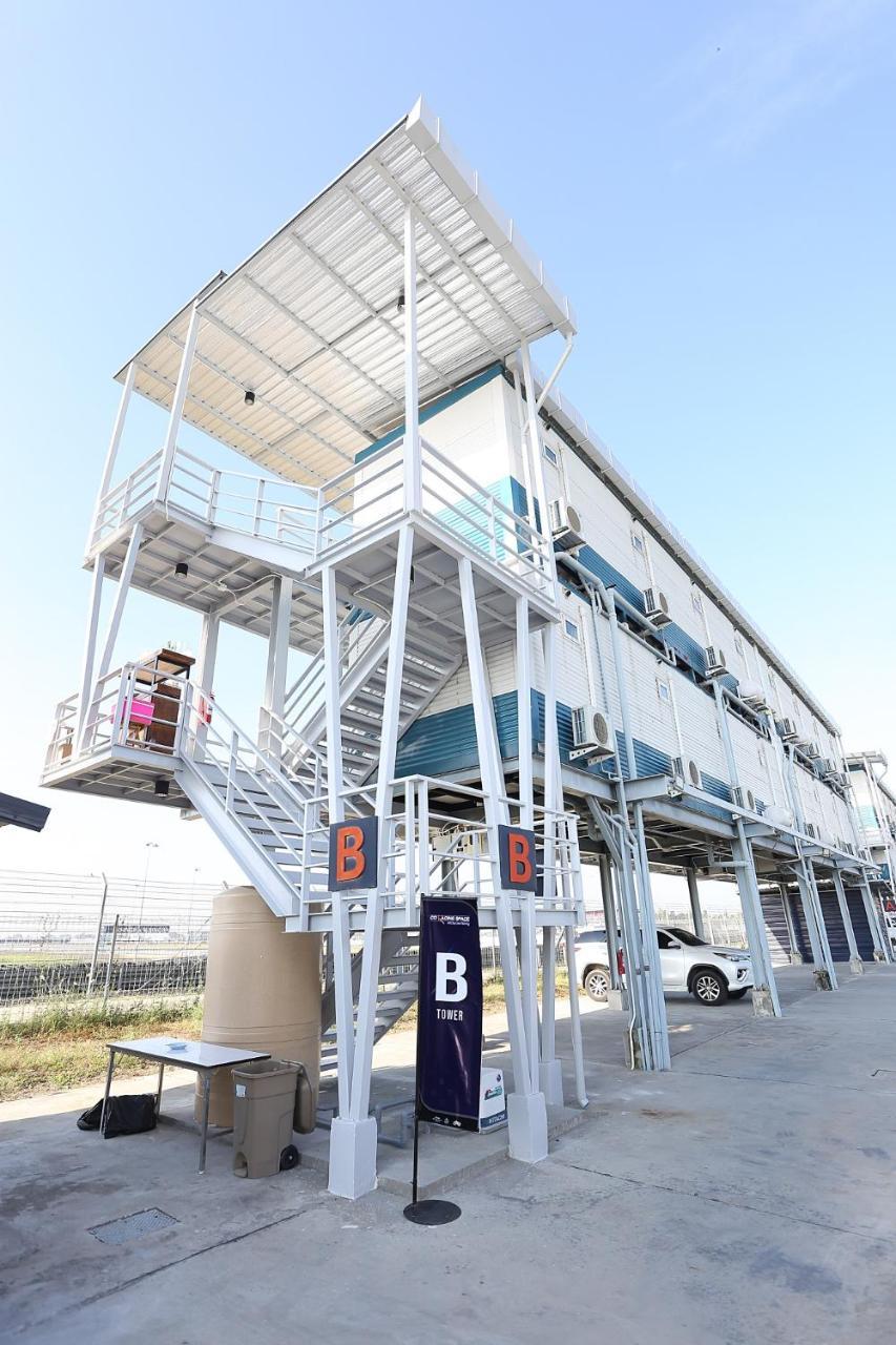 Bric Box Hotel Buri Ram Zewnętrze zdjęcie