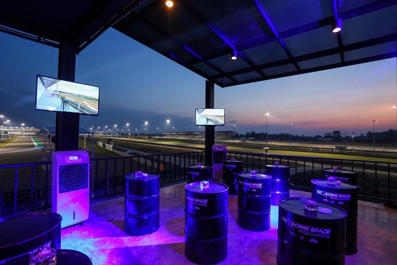 Bric Box Hotel Buri Ram Zewnętrze zdjęcie