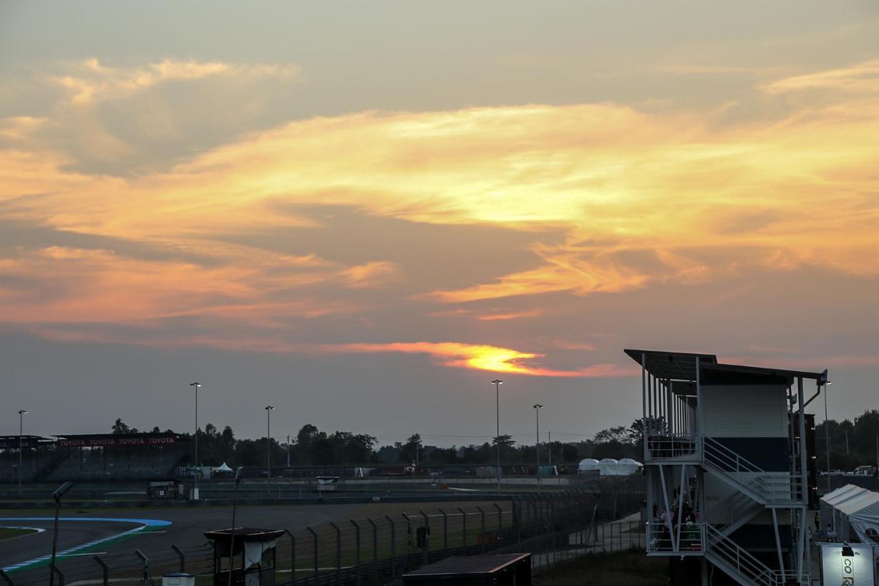 Bric Box Hotel Buri Ram Zewnętrze zdjęcie
