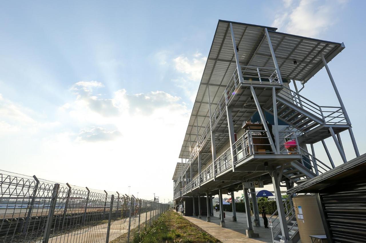 Bric Box Hotel Buri Ram Zewnętrze zdjęcie
